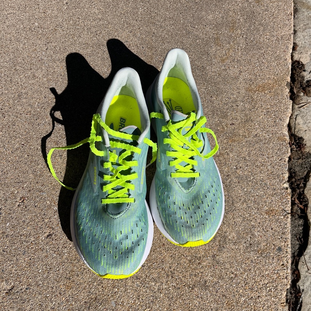 Women’s size 9.5 Brooks Hyperion Tempo - Picture 2 of 4